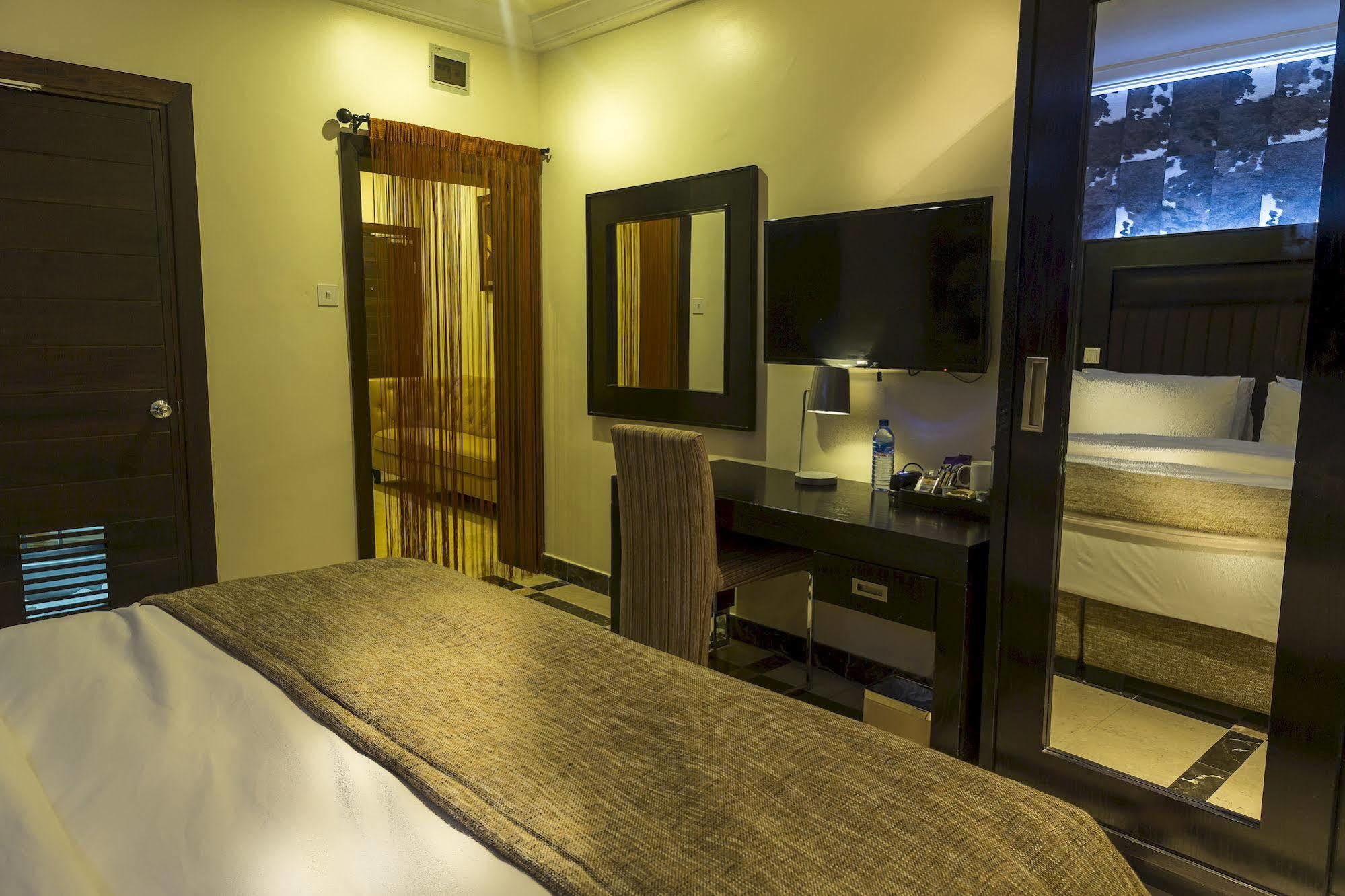 Quo Vadis Hotel Abudża Zewnętrze zdjęcie